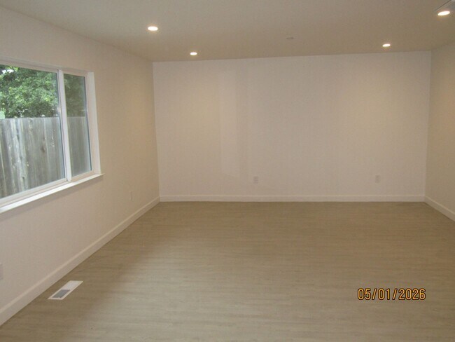 Foto del edificio - 625-627 Cordelia Dr
