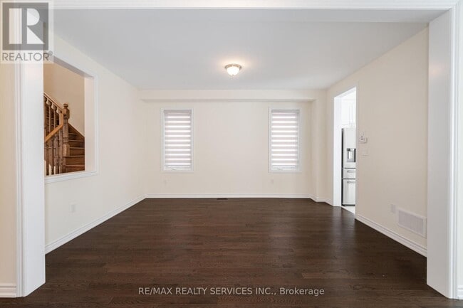 Building Photo - 37 Royal Fern Cres