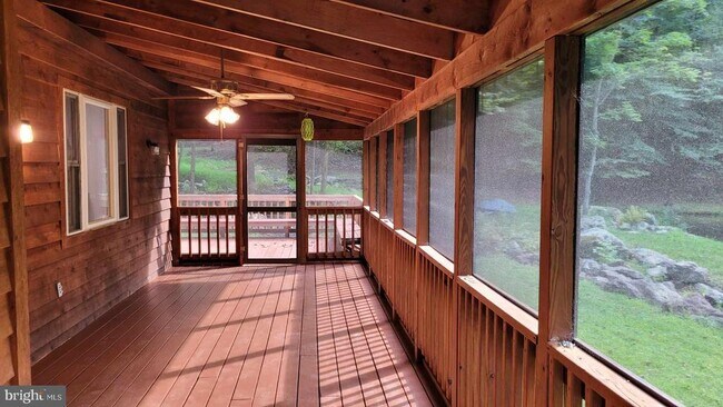 Foto del edificio - 1831 Wildcat Hollow Rd