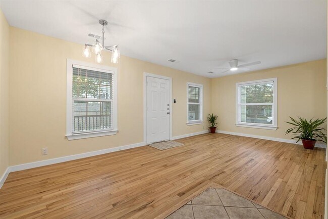 Foto del edificio - 6007 Fairway St