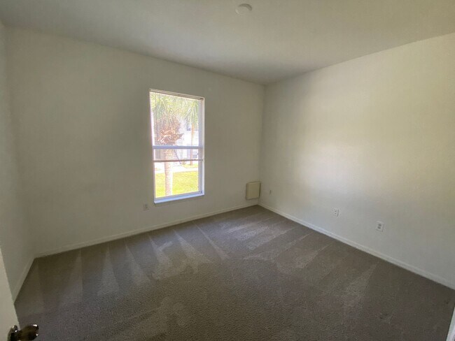 Foto del edificio - Two Bedroom Two Bathroom Unit in Southern ...