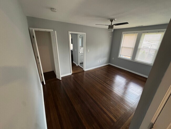Foto del edificio - 437 Wheaton Ave