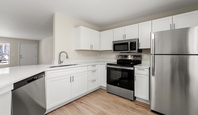 Las nuevas viviendas cuentan con acabados de lujo y electrodomésticos de acero inoxidable. - Peachtree Park