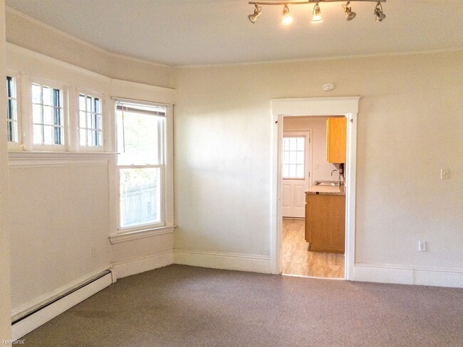 Building Photo - 3 br, 1 bath Triplex - 305 Twelve Mile Road 1