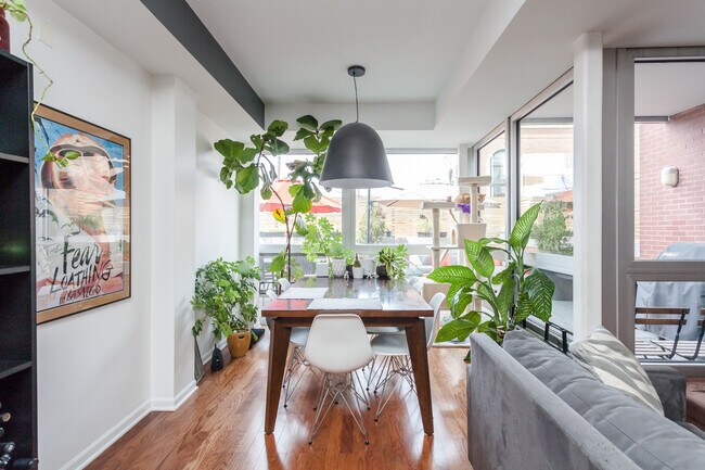 Foto del edificio - 744 W Fullerton Ave