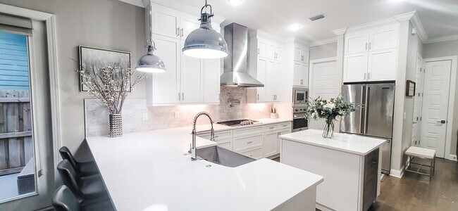 Kitchen - 1314 S Moody Ave