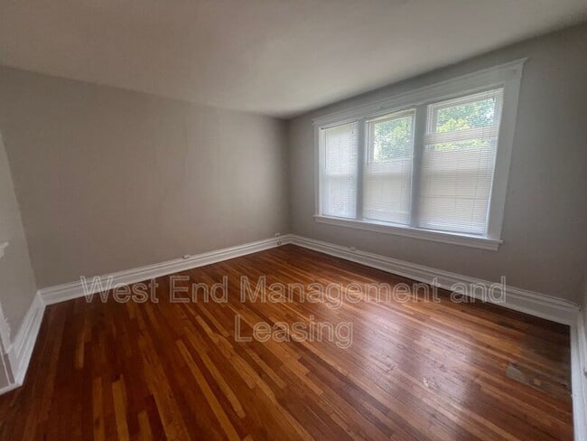 Building Photo - 1018 Commodore Dr