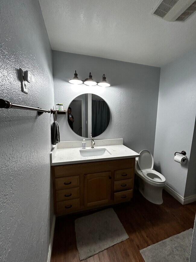 Full Bath - 1635 Firvale Ave