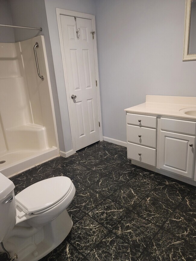 Baño grande - 891 Brian Ln