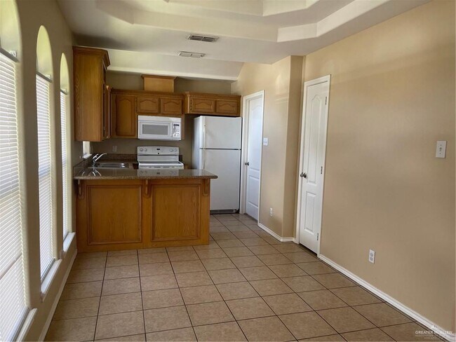 Building Photo - 16 Upland Dr