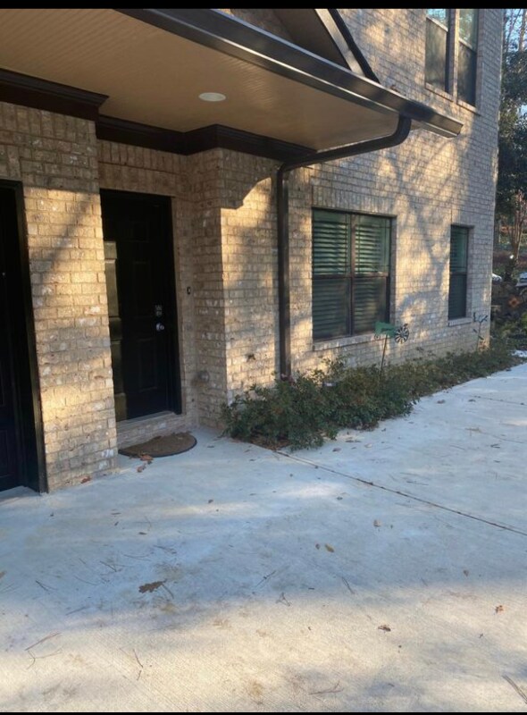 Primary Photo - 790 Piedmont Way NE