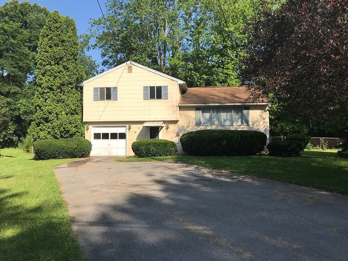 25 Lester St, Rochester, NY 14623 House Rental in Rochester, NY