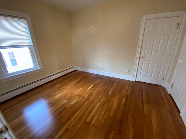 Bedroom 1 - 83 John St