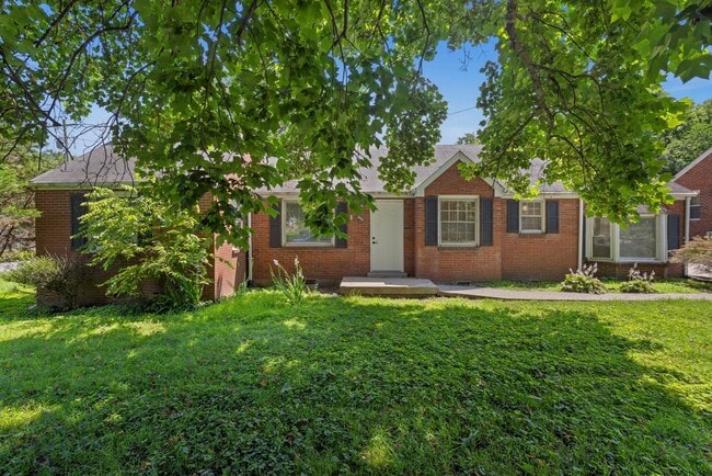 Building Photo - 1001 Horseshoe Dr