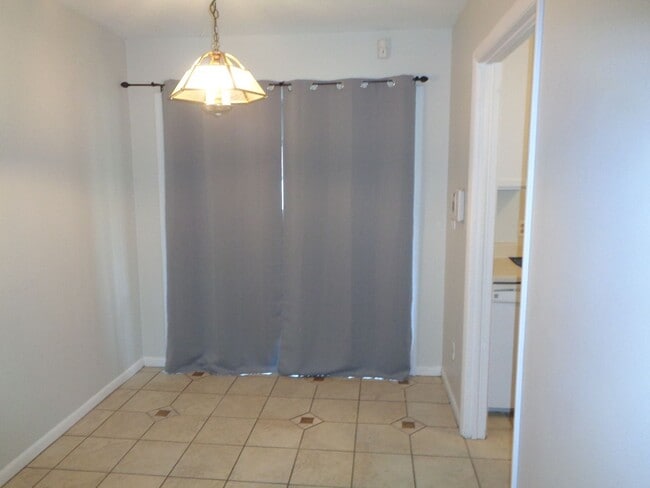 Building Photo - 2 Bedroom Townhouse In Kernersville