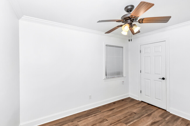 Building Photo - 1401 McCullough Ave NE