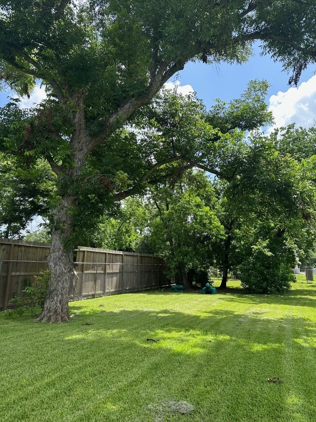 Building Photo - 3914 Kashmere St Building Photo - 3914 Kashmere St