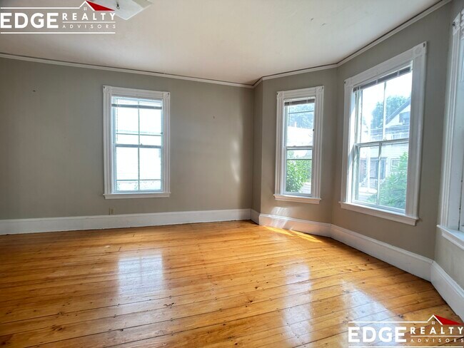 Foto del edificio - 55 Rindge Ave