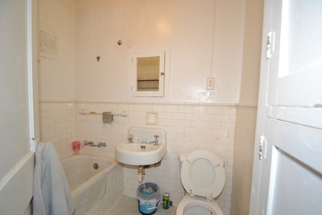 Baño - Hillcrest Apartments