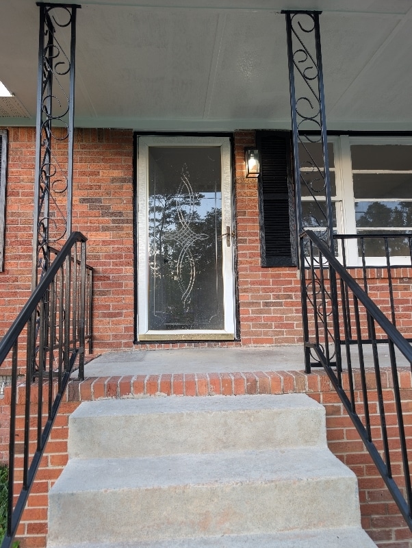 Building Photo - 823 Easter St