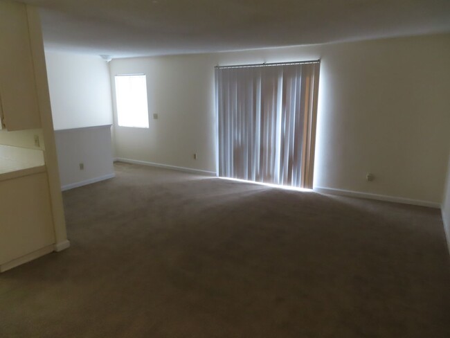 Building Photo - Two Bedroom Condo in UTC