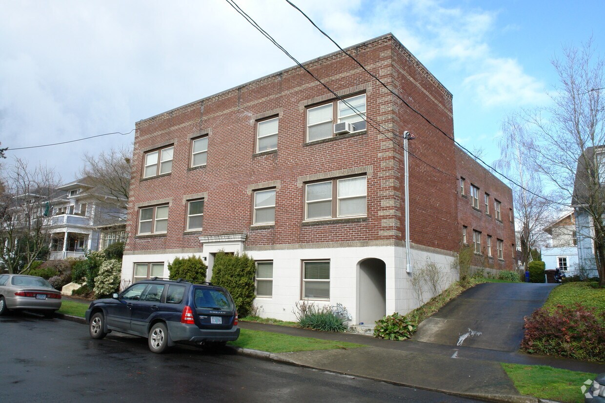 Primary Photo - 2455 NW Quimby St