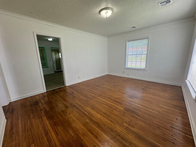 Foto del edificio - 2 bedroom 1 bathroom home Ready for move-i...