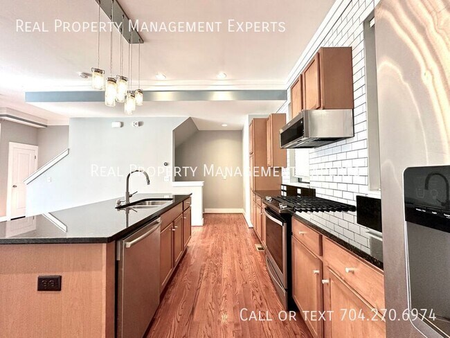 Foto del edificio - 419 Steel Gardens Blvd