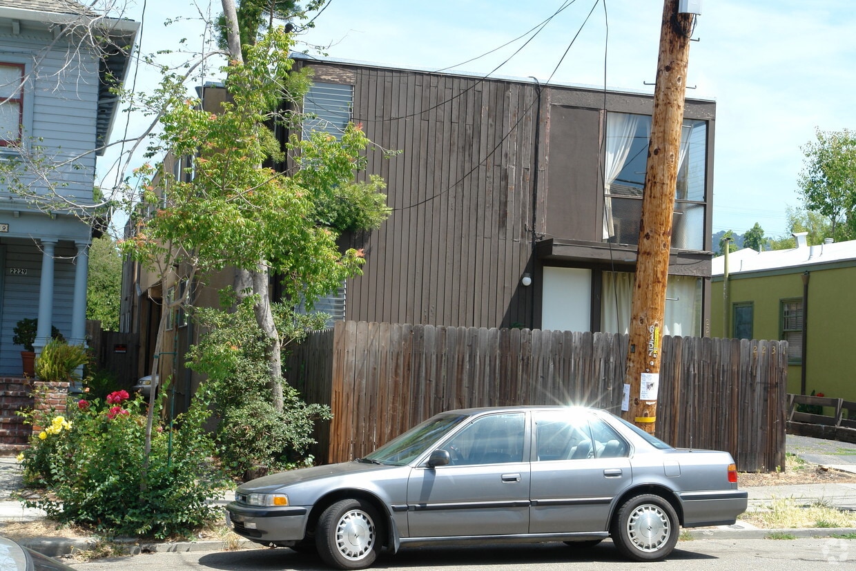 Foto del edificio - 2231 Ward St