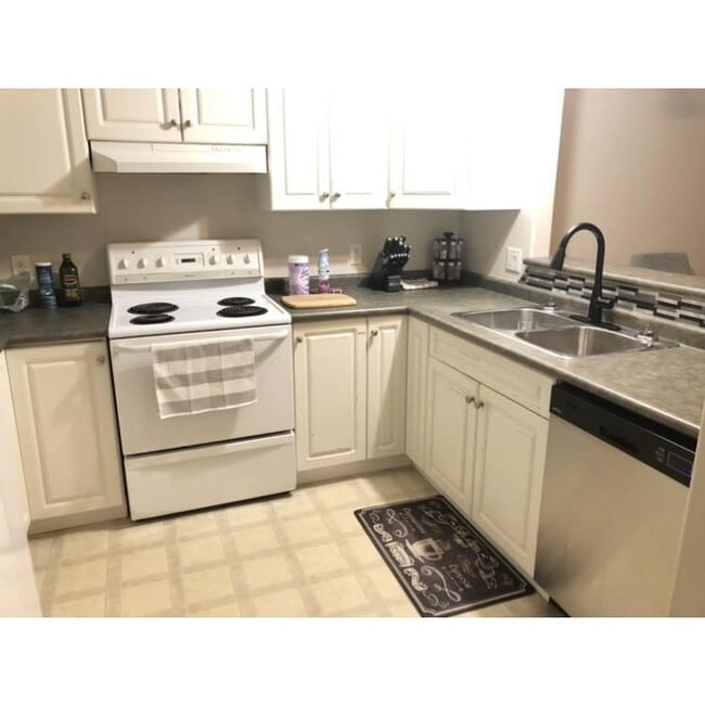 Building Photo - 215 Lowe Rd