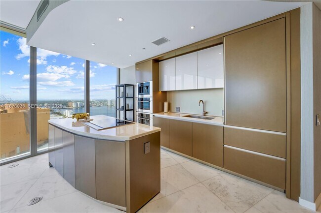 Foto del edificio - 18975 Collins Ave