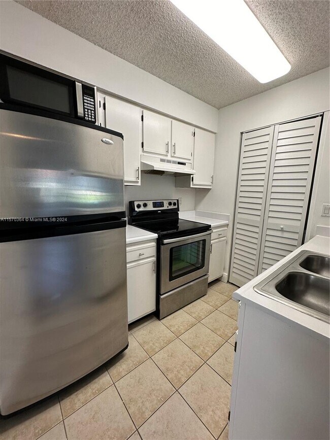 Building Photo - 1253 SW 46th Ave