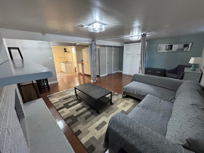 Building Photo - 2631 S Zurich Ct