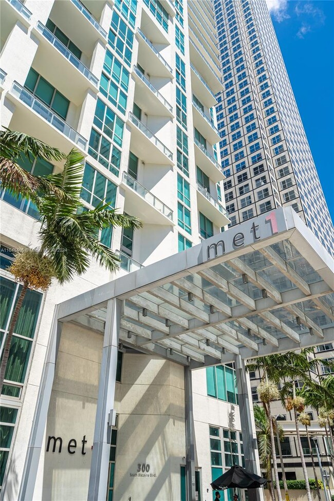 Building Photo - 300 S Biscayne Blvd