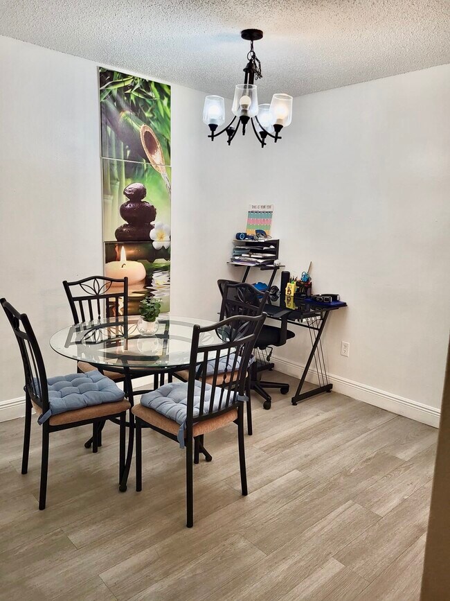 Foto del edificio - 3805 Cortez Cir
