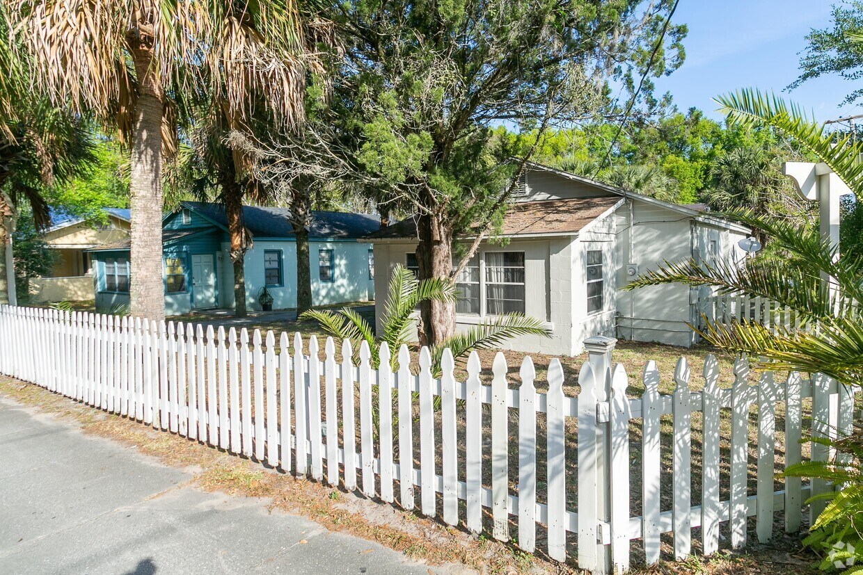 Building Photo - 211 E Voorhis Ave