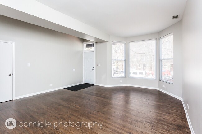 Foto del edificio - 1057 W Cornelia Ave