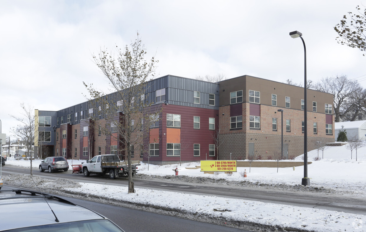 Building Photo - West Broadway Crescent