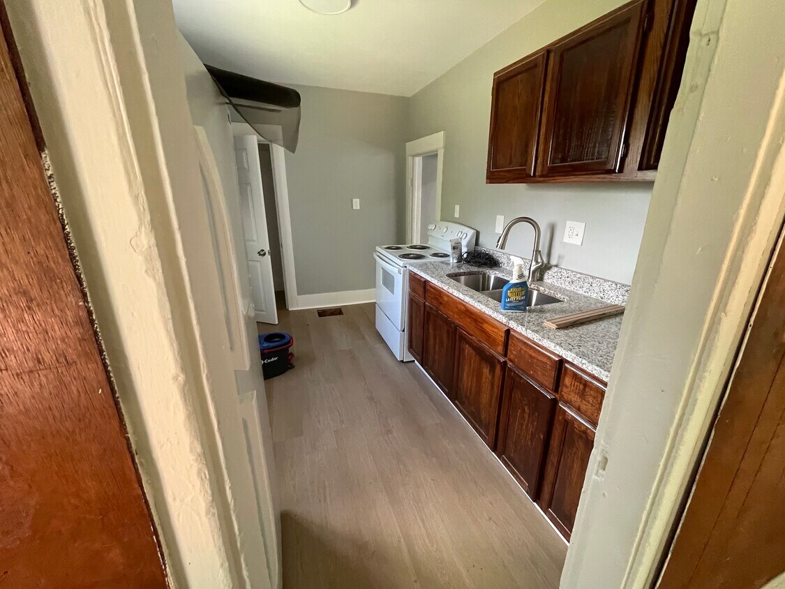 271 Raeburn St, Pontiac, MI 48341 House Rental in Pontiac, MI