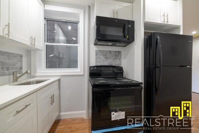 Foto del edificio - 1 bedroom in BROOKLYN NY 11213