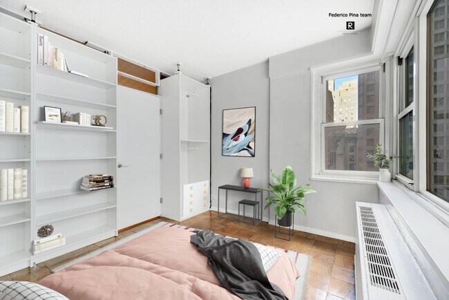 Building Photo - 159 W 53rd St