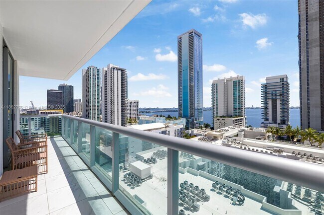 Foto del edificio - 333 NE 24th St