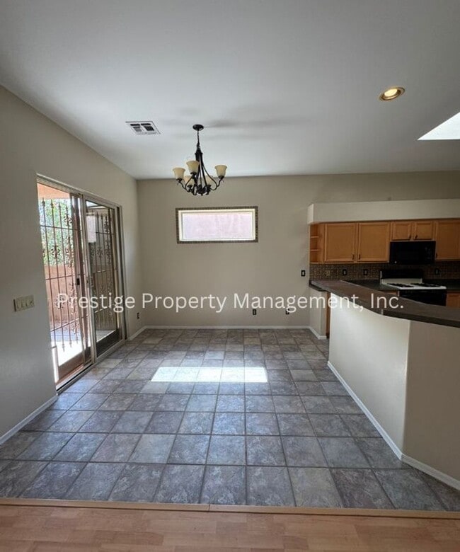 Building Photo - Stunning 3-bedroom 2-bathroom home in a ga...
