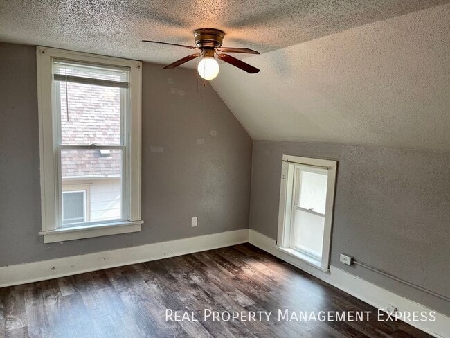 Foto del edificio - 425-427 S Prairie Ave-425