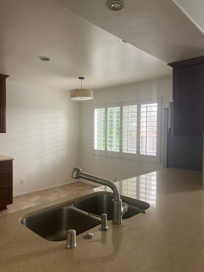 Foto del edificio - 10700 Bloomfield St