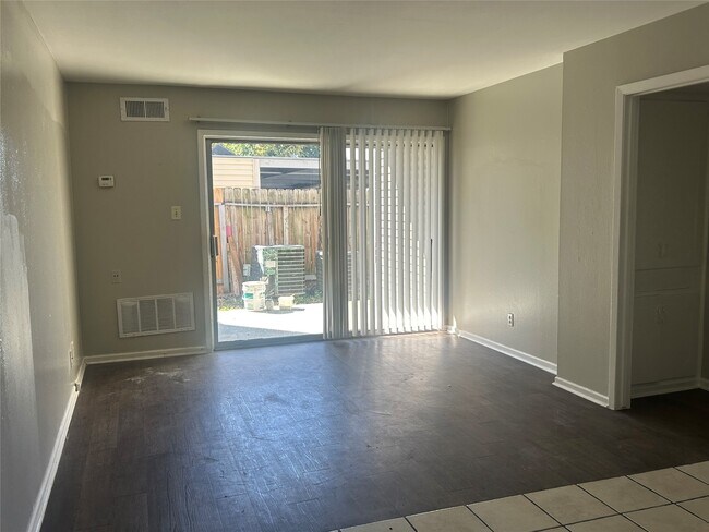 Foto del edificio - 6702 Biggs Ct