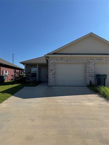 Building Photo - 2915 Peony Dr