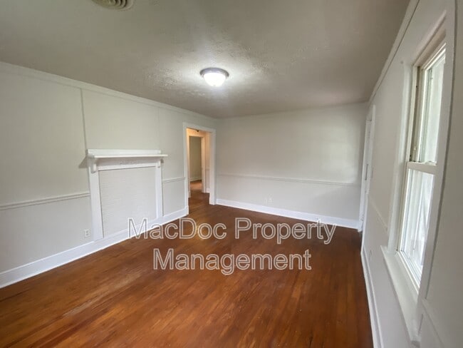 Foto del edificio - 2312 Oak St