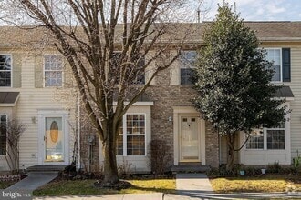 Building Photo - 304 Chatham Square