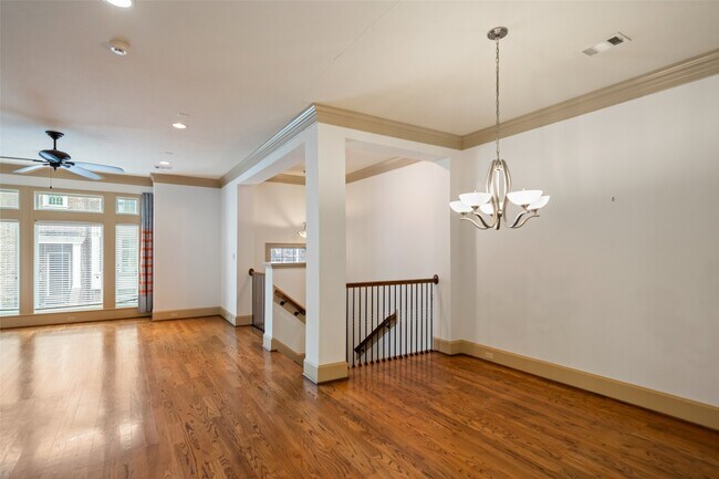 Foto del edificio - 4607 Regent Manor Dr